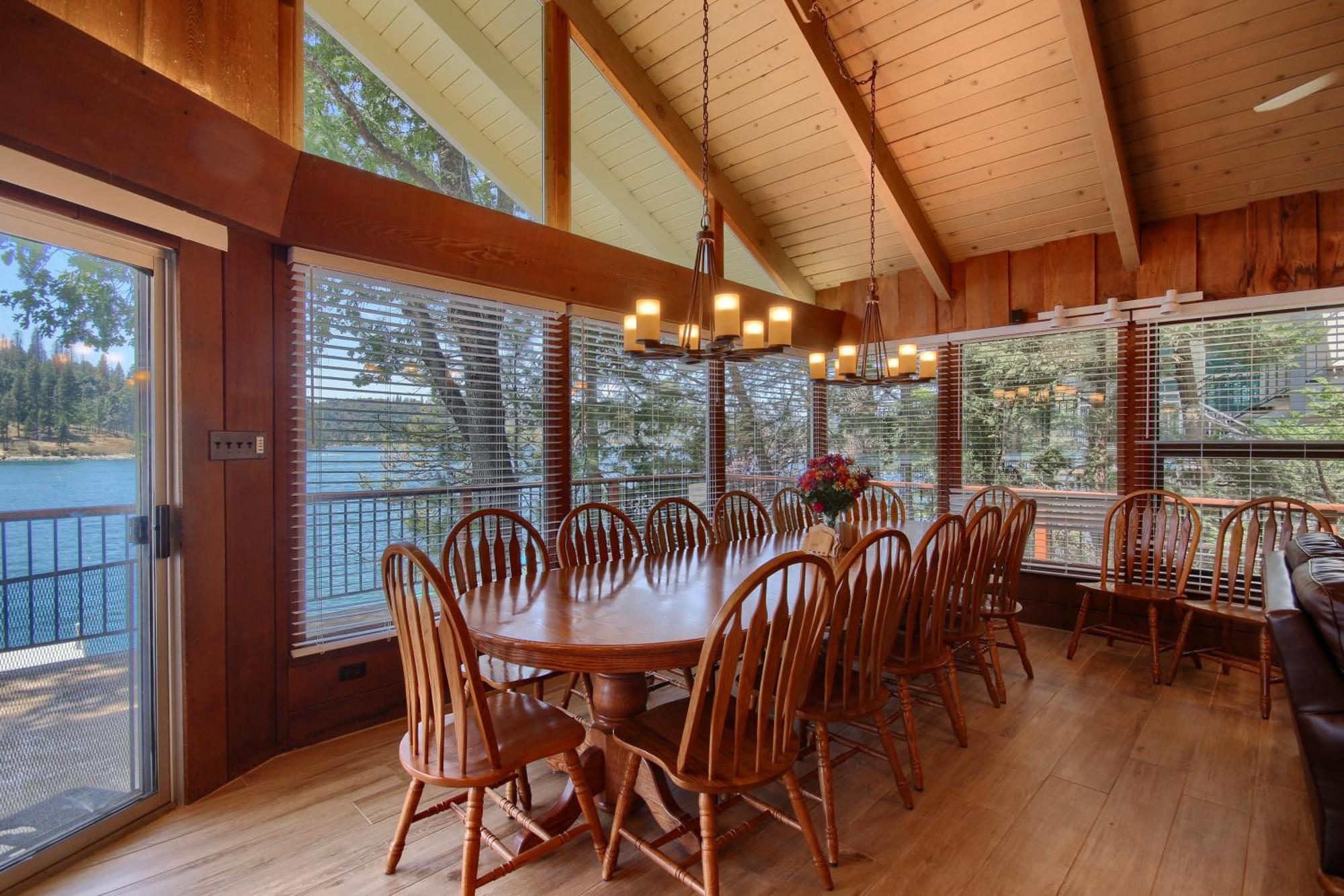Eagles Nest At Bass Lake Near Yosemite With Boat Dock Exterior foto