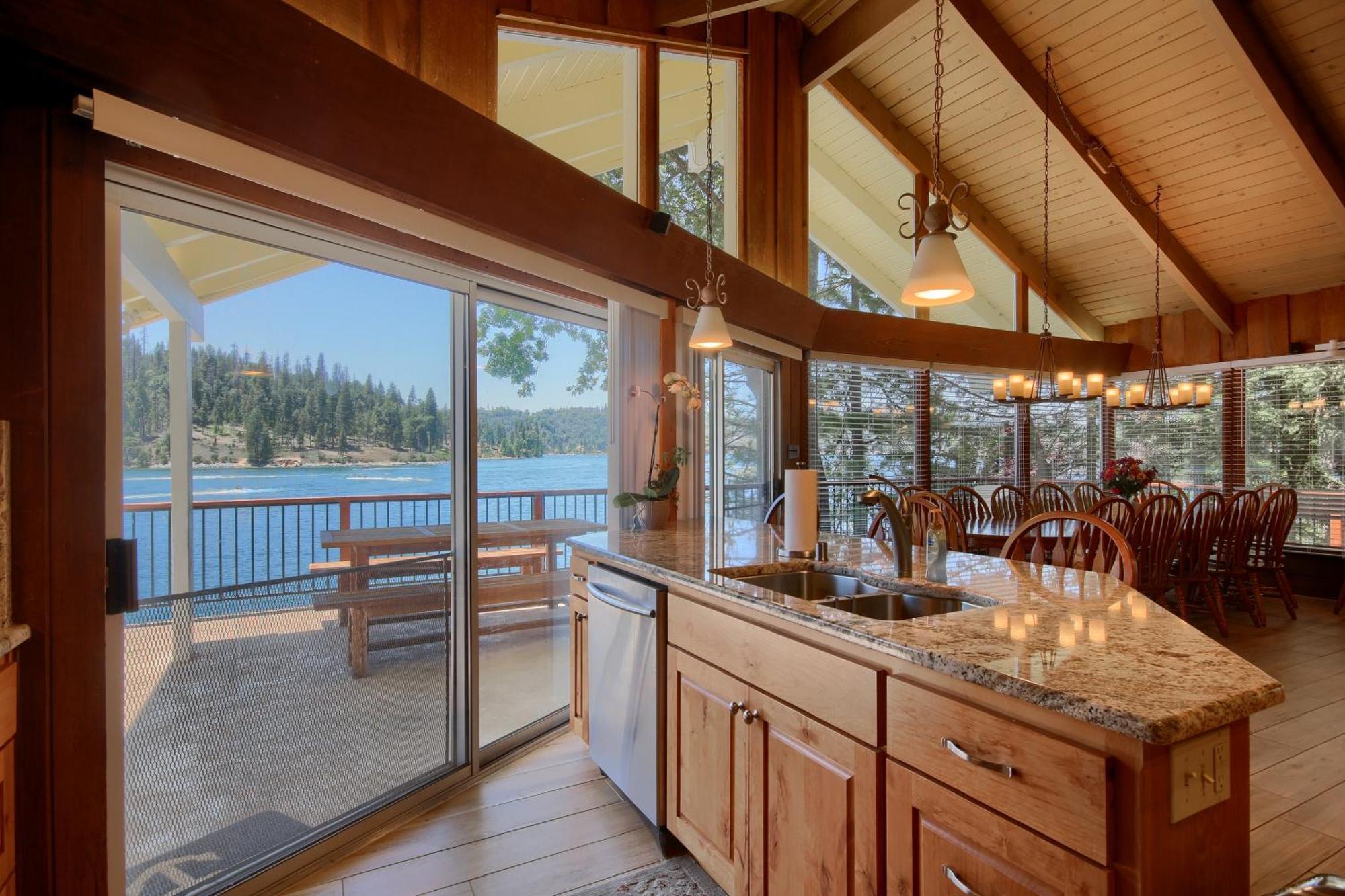 Eagles Nest At Bass Lake Near Yosemite With Boat Dock Exterior foto