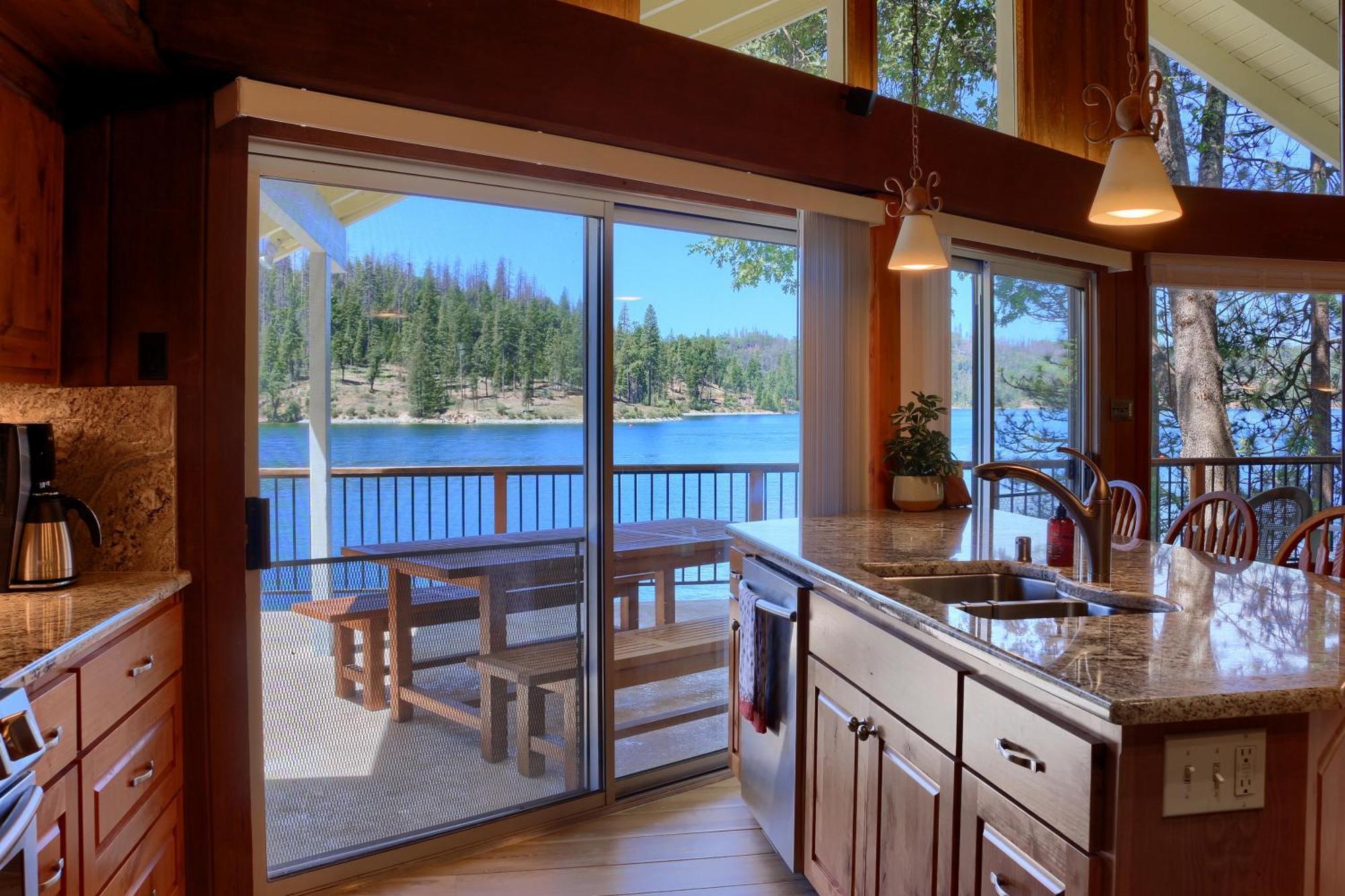 Eagles Nest At Bass Lake Near Yosemite With Boat Dock Exterior foto